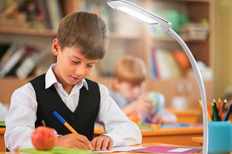 How to choose a suitable student to read a desk lamp